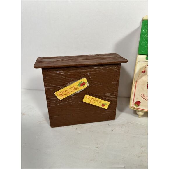 Strawberry Shortcake Berry Happy Bake Shoppe Stove And Sweet Stand Shelves Pie - Picture 3 of 5